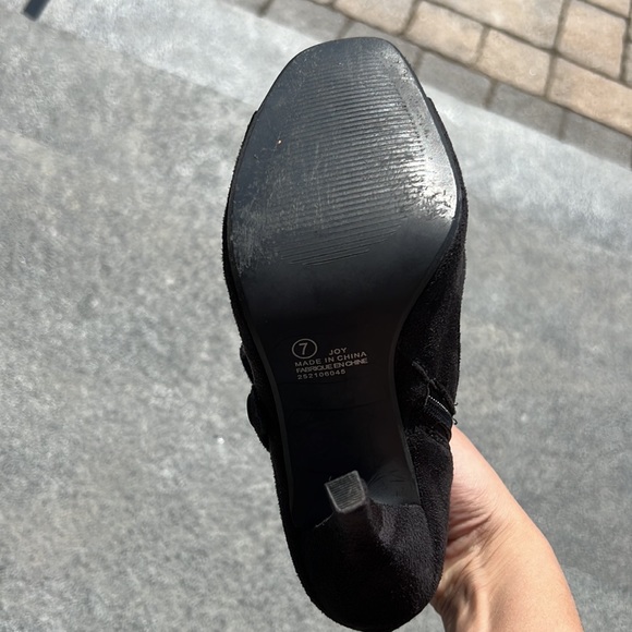 Black Open Toe Heels - Picture 4 of 5